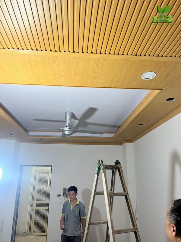 Ốp trần nhựa bằng tấm ốp lam sóng Nội Thất An Phú Sang thi công