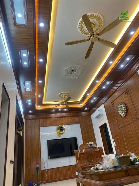 Cải tạo lớp sơn tường cũ bằng tấm nhựa ốp tường pvc