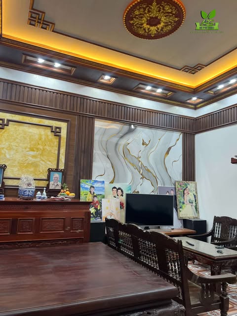 Thi công trần nhựa nano và ốp tường bằng tấm ốp than tre