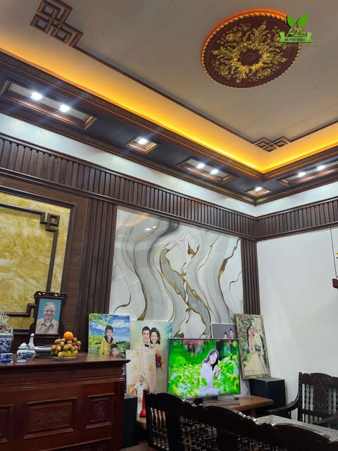 Thi công trần nhựa nano và ốp tường bằng tấm ốp than tre