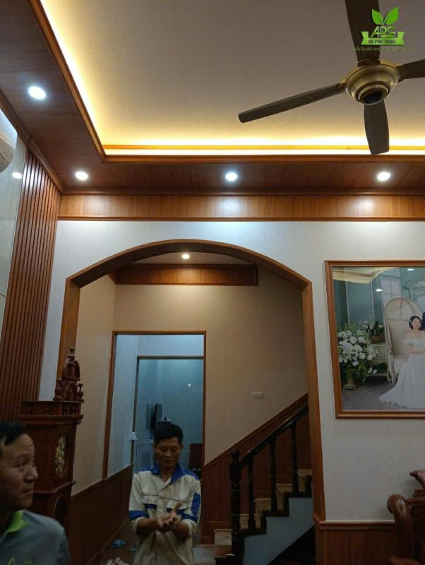 Thi công ốp tường nhựa nano và trần nhựa giả gỗ