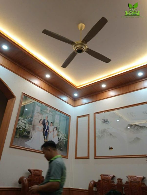 Thi công ốp tường nhựa nano và trần nhựa giả gỗ